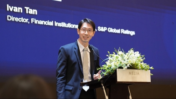 Tín dụng tăng cao khi bộ đệm vốn mỏng, ngân hàng thêm rủi ro