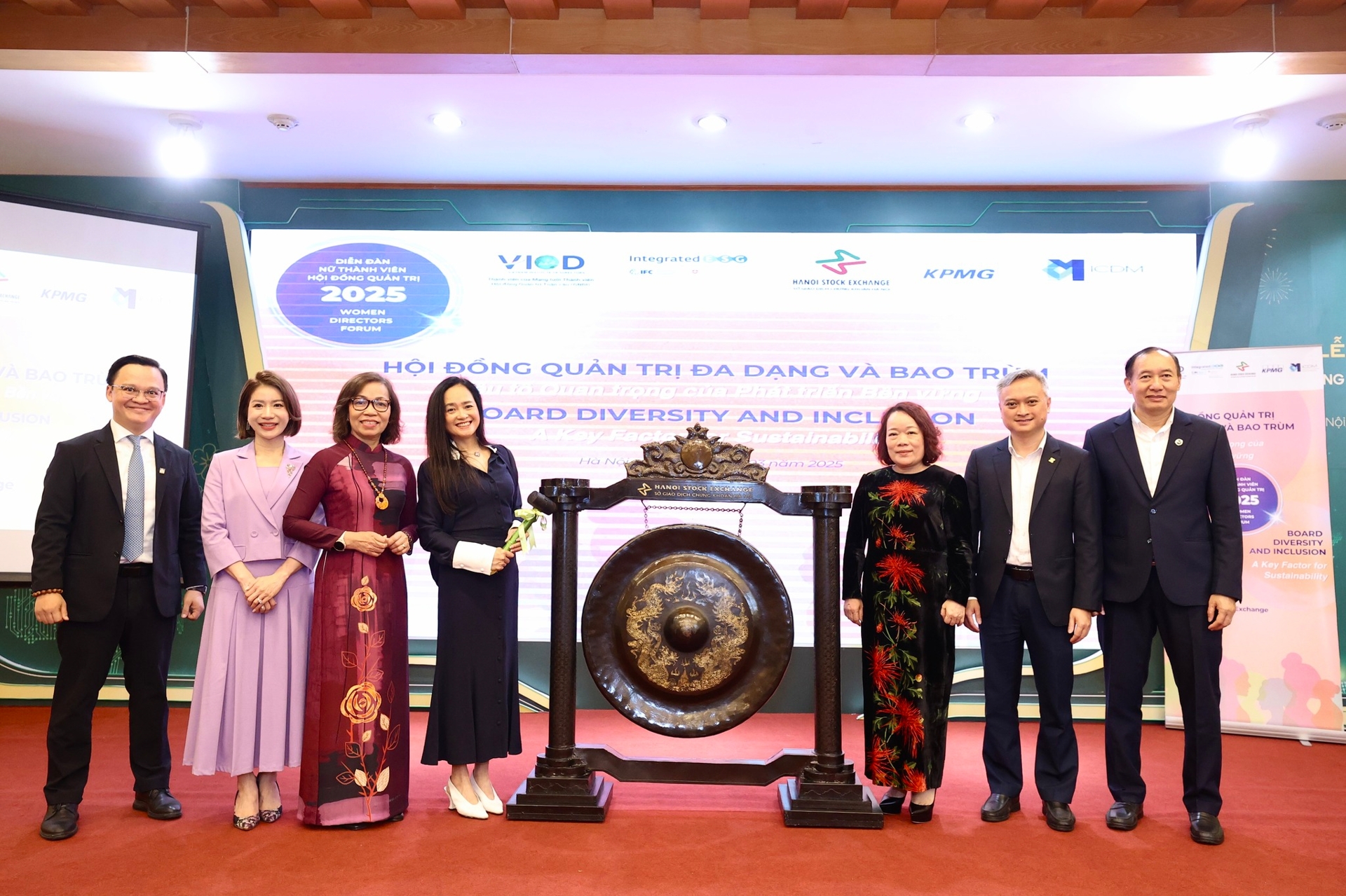 "Công ty có phụ nữ trong lãnh đạo đạt kết quả tài chính tốt hơn" "Công ty có phụ nữ trong lãnh đạo đạt kết quả tài chính tốt hơn"