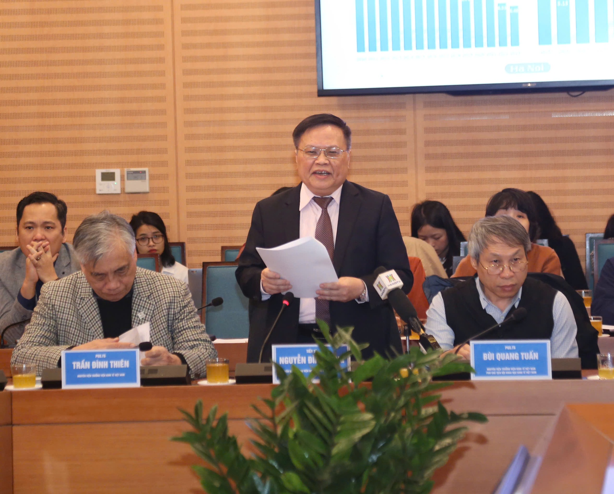 Hà Nội cùng các chuyên gia họp bàn giải pháp tăng trưởng cao nhất Hà Nội cùng các chuyên gia họp bàn giải pháp tăng trưởng cao nhất