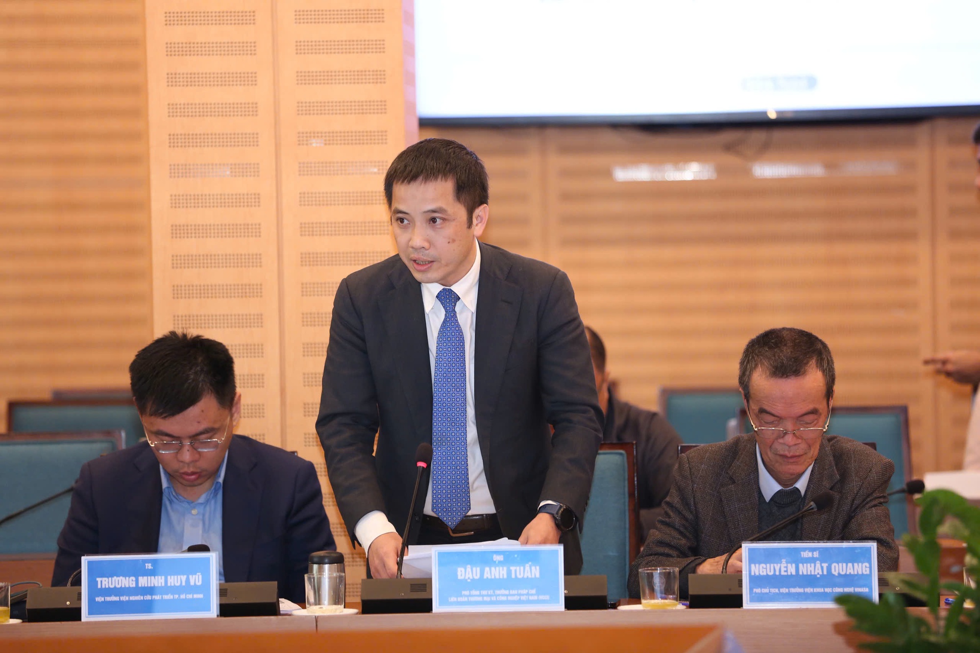 Hà Nội cùng các chuyên gia họp bàn giải pháp tăng trưởng cao nhất Hà Nội cùng các chuyên gia họp bàn giải pháp tăng trưởng cao nhất