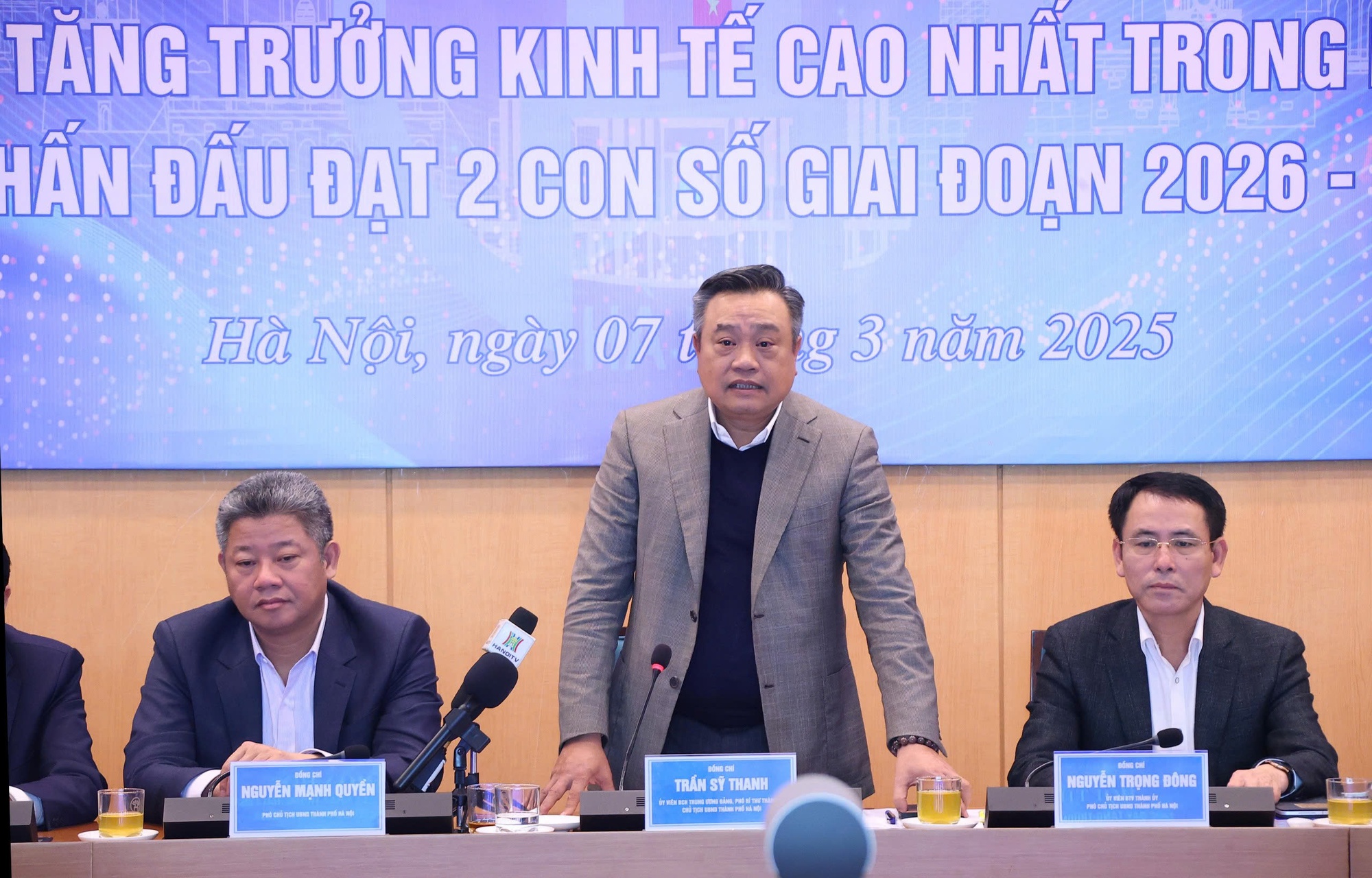 Hà Nội cùng các chuyên gia họp bàn giải pháp tăng trưởng cao nhất Hà Nội cùng các chuyên gia họp bàn giải pháp tăng trưởng cao nhất