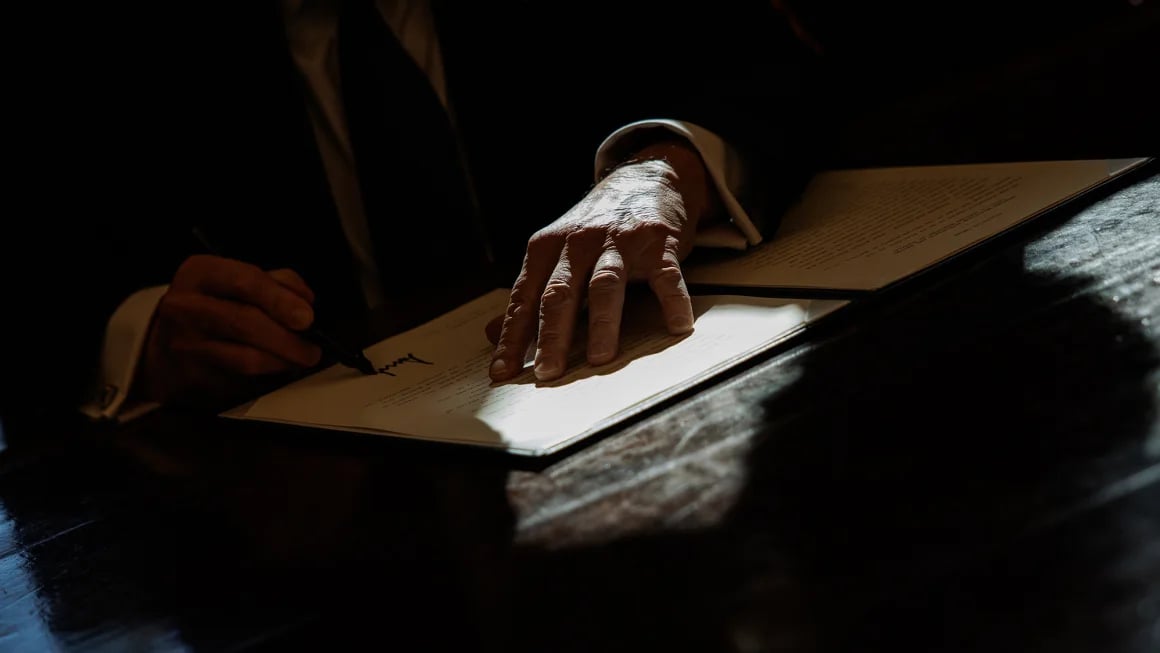 Kinh tế Mỹ dần lộ những "vết nứt"