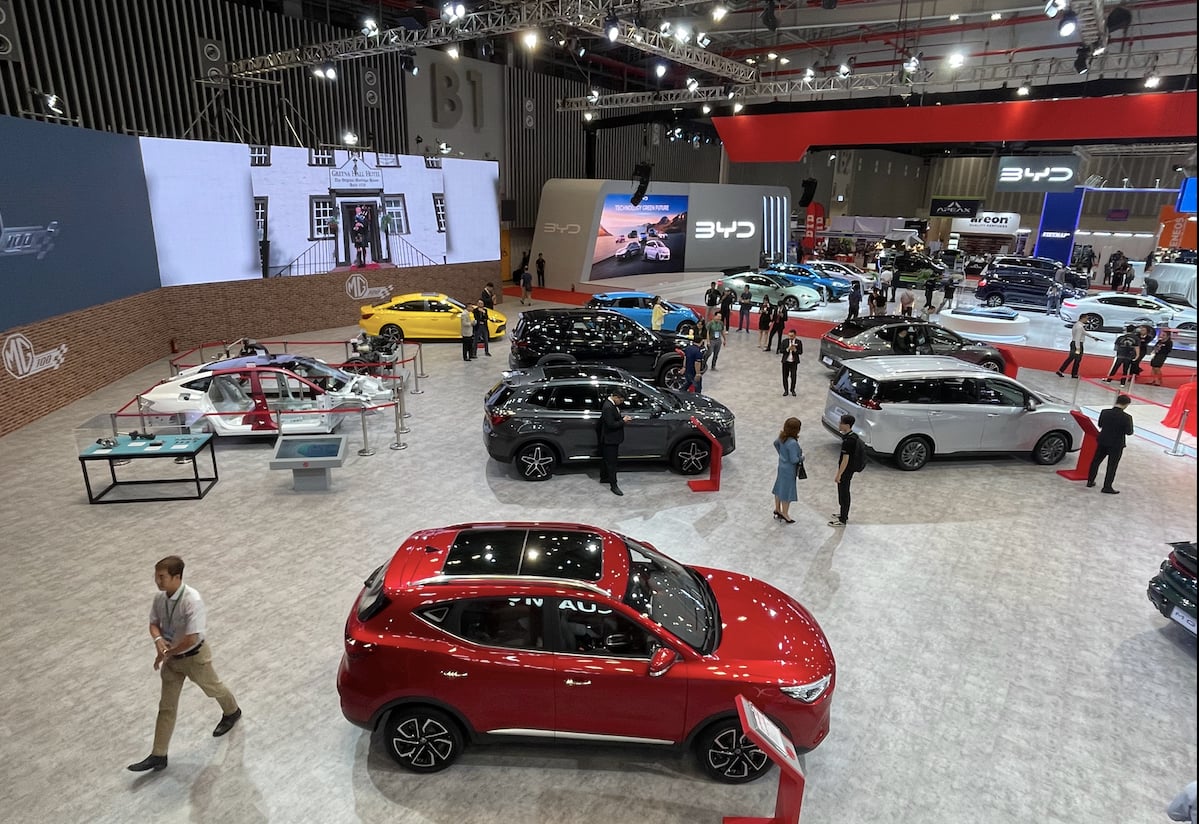 Ô tô Trung Quốc tràn vào Việt Nam: "Cách mạng 2.0" hay lại theo vết xe đổ Ô tô Trung Quốc tràn vào Việt Nam: "Cách mạng 2.0" hay lại theo vết xe đổ