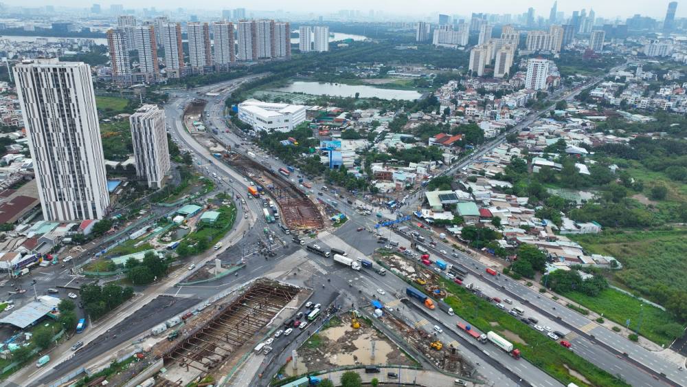 Chủ tịch UBND TPHCM yêu cầu bàn giao mặt bằng các công trình trọng điểm trong tháng 3