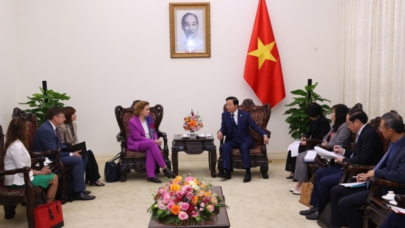 Ngân hàng Đầu tư châu Âu ưu tiên hỗ trợ các dự án năng lượng xanh của Việt Nam