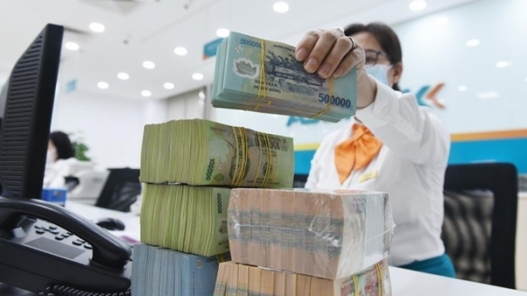 Lãi vay hạ nhiệt, doanh nghiệp lo gánh nặng phí dịch vụ kèm theo