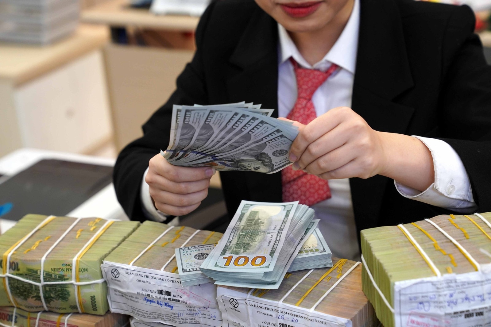 Lãi suất điều hành có tiếp tục giảm để thúc đẩy tăng trưởng kinh tế?