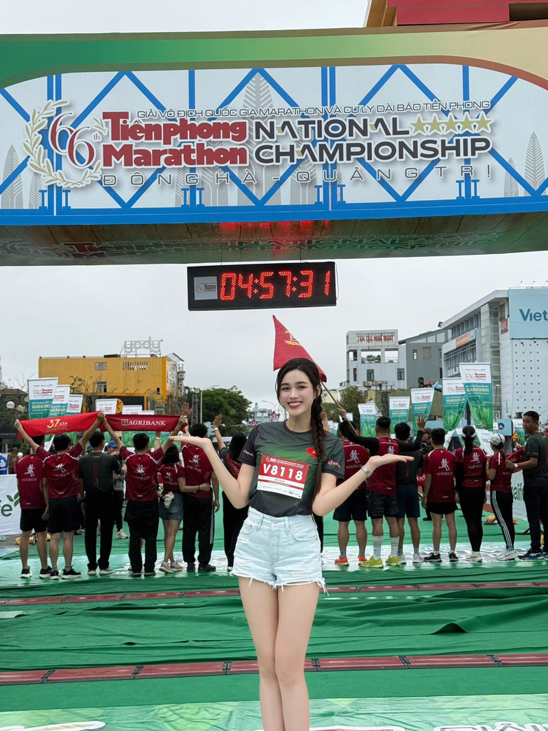 Hoa hậu Đỗ Thị Hà 'gây sốt' khi tham gia giải chạy