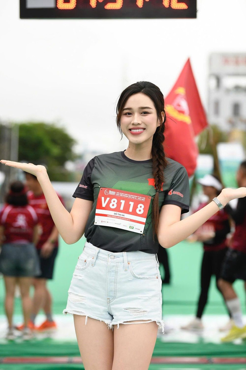 Hoa hậu Đỗ Thị Hà 'gây sốt' khi tham gia giải chạy