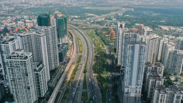 Tiền rẻ đổ về, bất động sản thăng hoa