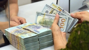 Tỷ giá liên ngân hàng bật tăng mạnh, NHNN bơm ròng gần 35.000 tỷ đồng