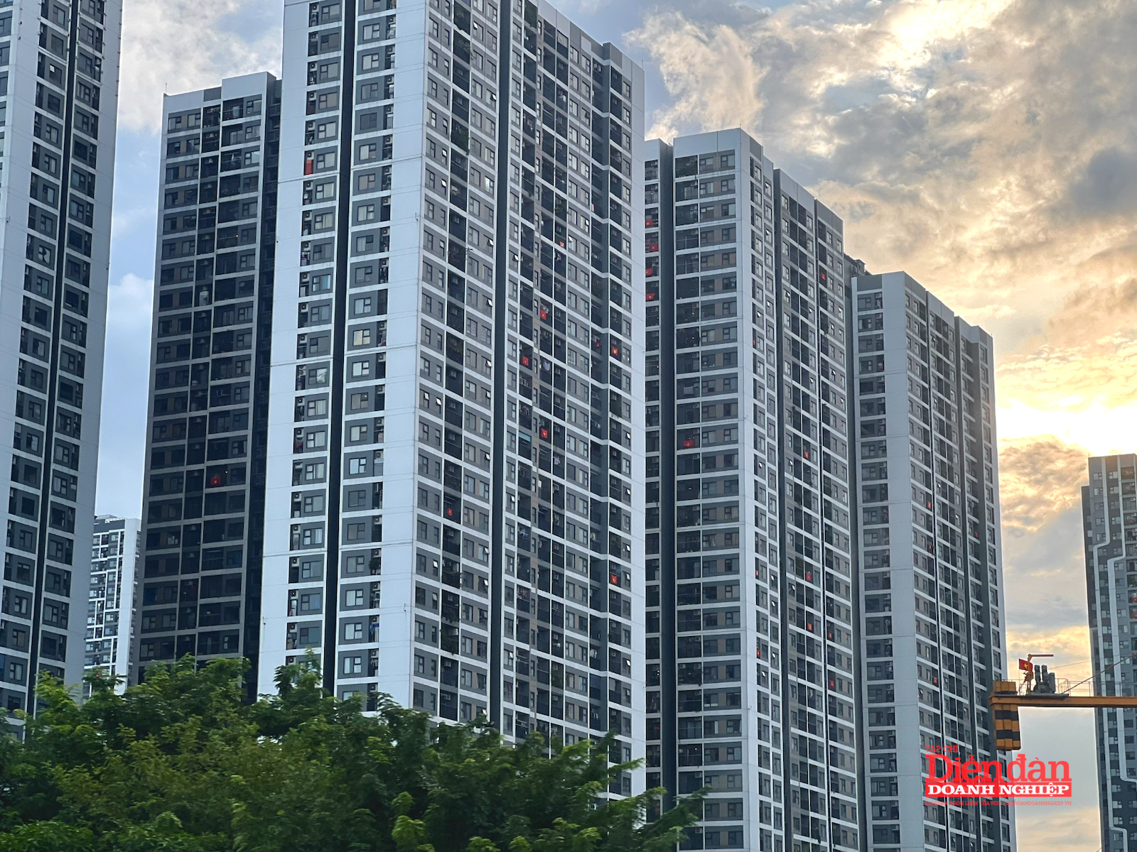 Lãi suất vay mua nhà tăng: Vì sao giá chung cư vẫn khó giảm?