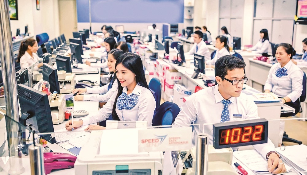 Áp lực vốn siết chặt, ngân hàng bước vào cuộc tái cấu trúc lớn nhất