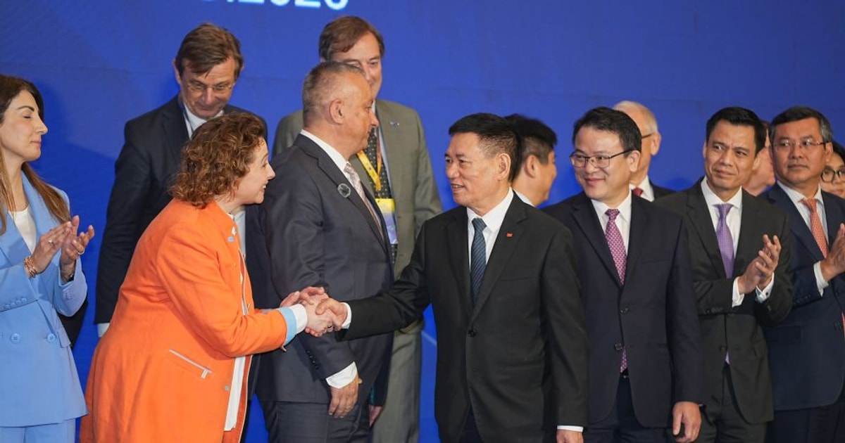 Việt Nam trở thành "điểm tựa" của EU khi kinh tế toàn cầu phân mảnh Việt Nam trở thành "điểm tựa" của EU khi kinh tế toàn cầu phân mảnh