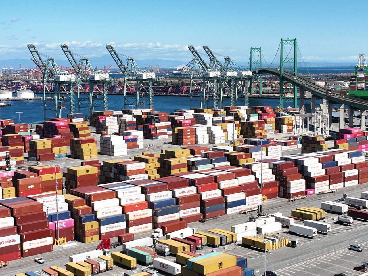 Thuế quan mới của Mỹ gây chấn động: Lo sợ "chạy đua xuống đáy" Thuế quan mới của Mỹ gây chấn động: Lo sợ "chạy đua xuống đáy"