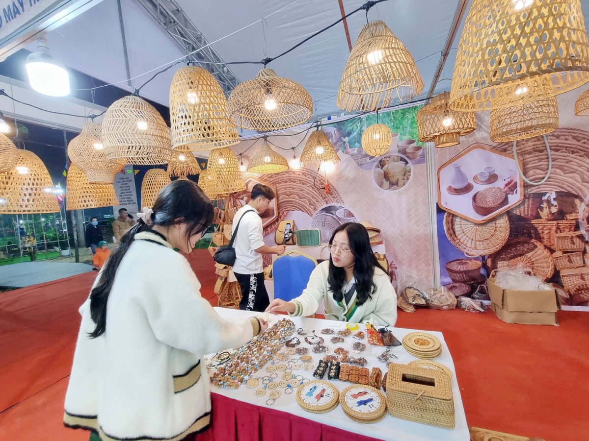 Thúc đẩy doanh nghiệp làng nghề chuyển đổi “xanh” Thúc đẩy doanh nghiệp làng nghề chuyển đổi “xanh”