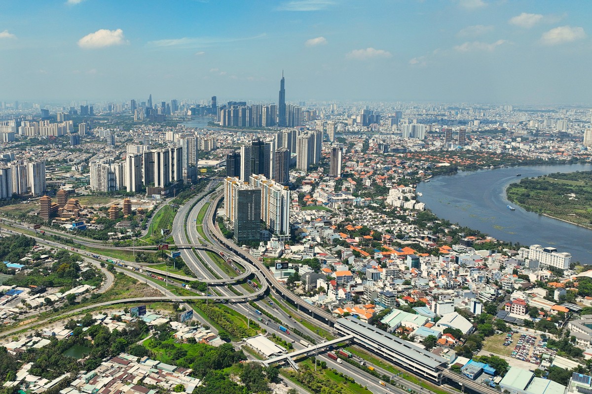 Tuyến metro số 1 tạo cú hích mở ra những trung tâm kinh tế mới tại TP.HCM. Tuyến metro số 1 tạo cú hích mở ra những trung tâm kinh tế mới tại TP.HCM.