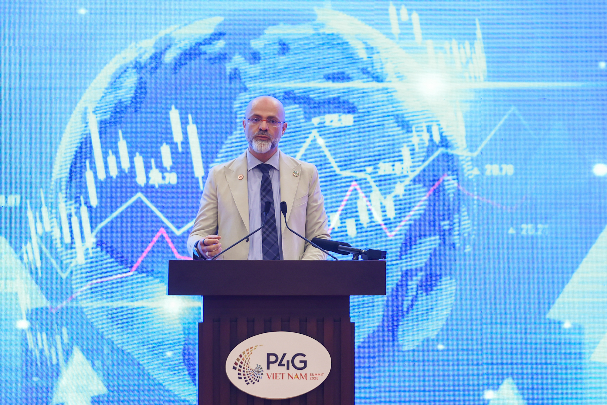 Thủ tướng: Hợp tác công-tư là chìa khoá để hiện thực hoá các mục tiêu phát triển bền vững