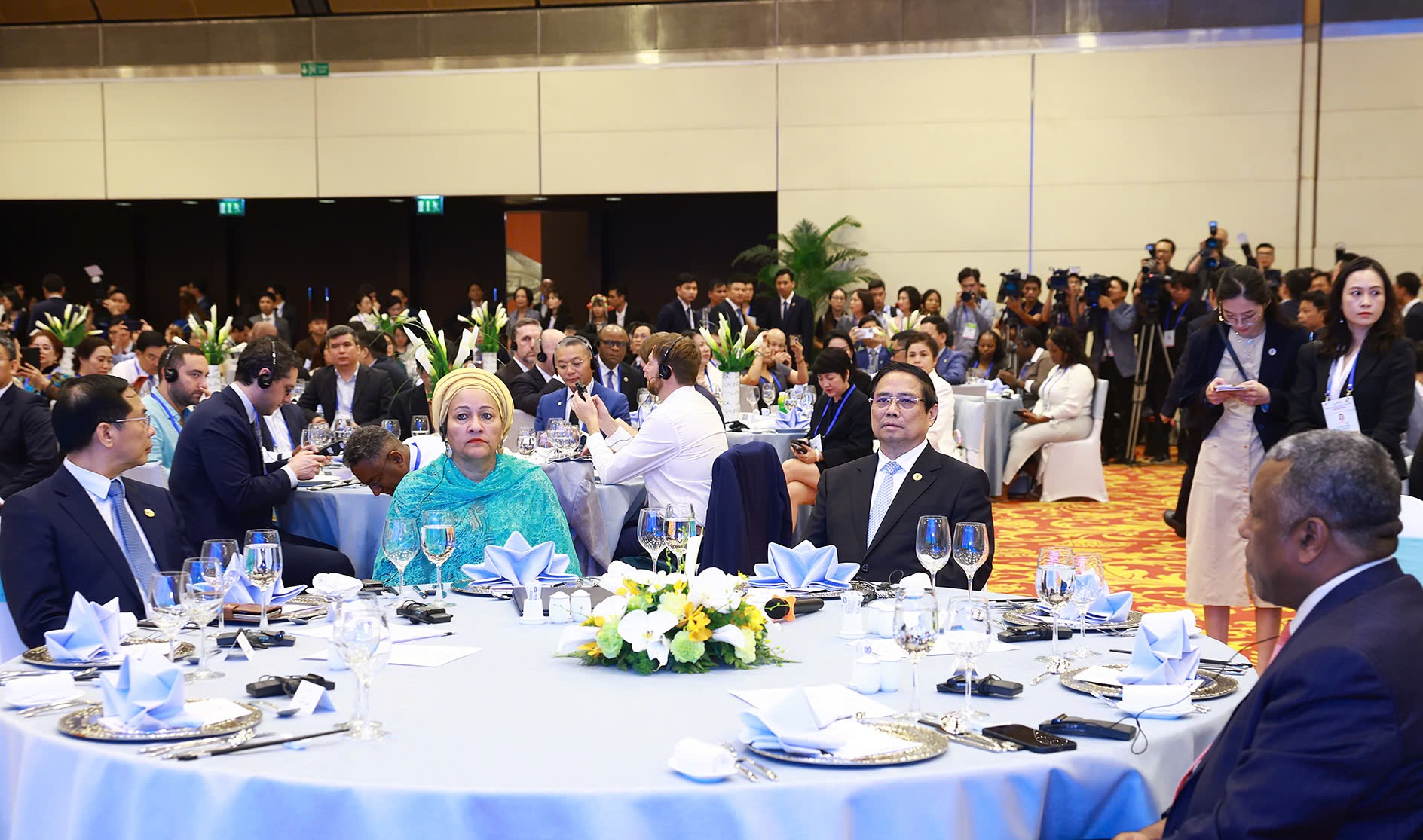 Thủ tướng: Hợp tác công-tư là chìa khoá để hiện thực hoá các mục tiêu phát triển bền vững