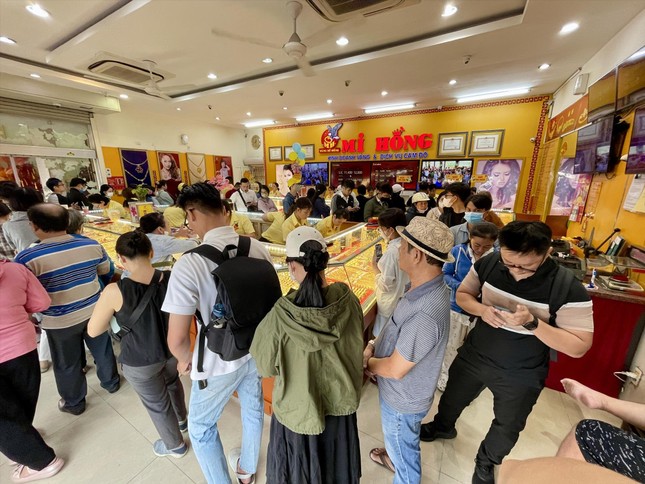 Nguyên nhân nào khiến giá vàng liên tục tăng cao kỷ lục?