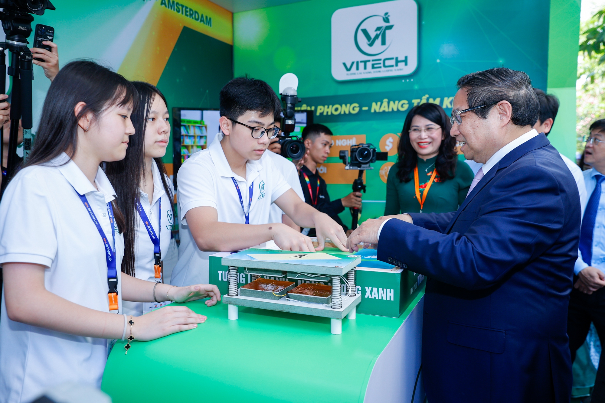 Thủ tướng: Thần tốc táo bạo để đưa Việt Nam trở thành trung tâm đổi mới sáng tạo