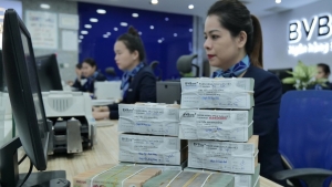 Dòng tiền ‘tháo chạy’ khỏi ngân hàng, lãi suất nguy cơ tăng nóng