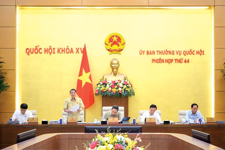 Đề xuất quyền cho vay đặc biệt thuộc Ngân hàng Nhà nước Phiên họp thứ 44 của Ủy ban Thường vụ Quốc hội ngày 24/4/2025. Ảnh: Phạm Thắng