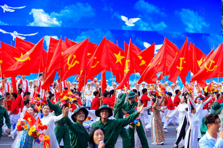 Từ đại thắng mùa xuân 1975 đến kỷ nguyên vươn mình của dân tộc Từ đại thắng mùa xuân 1975 đến kỷ nguyên vươn mình của dân tộc