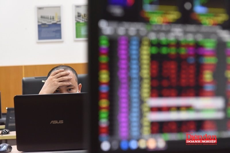 Thị trường chứng khoán tháng 4: VN-Index tiếp tục giằng co