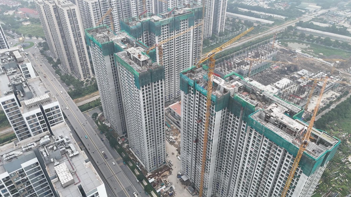 Nghịch lý chung cư Hà Nội cắt lỗ nhưng giá sơ cấp vẫn leo thang Nghịch lý chung cư Hà Nội cắt lỗ nhưng giá sơ cấp vẫn leo thang