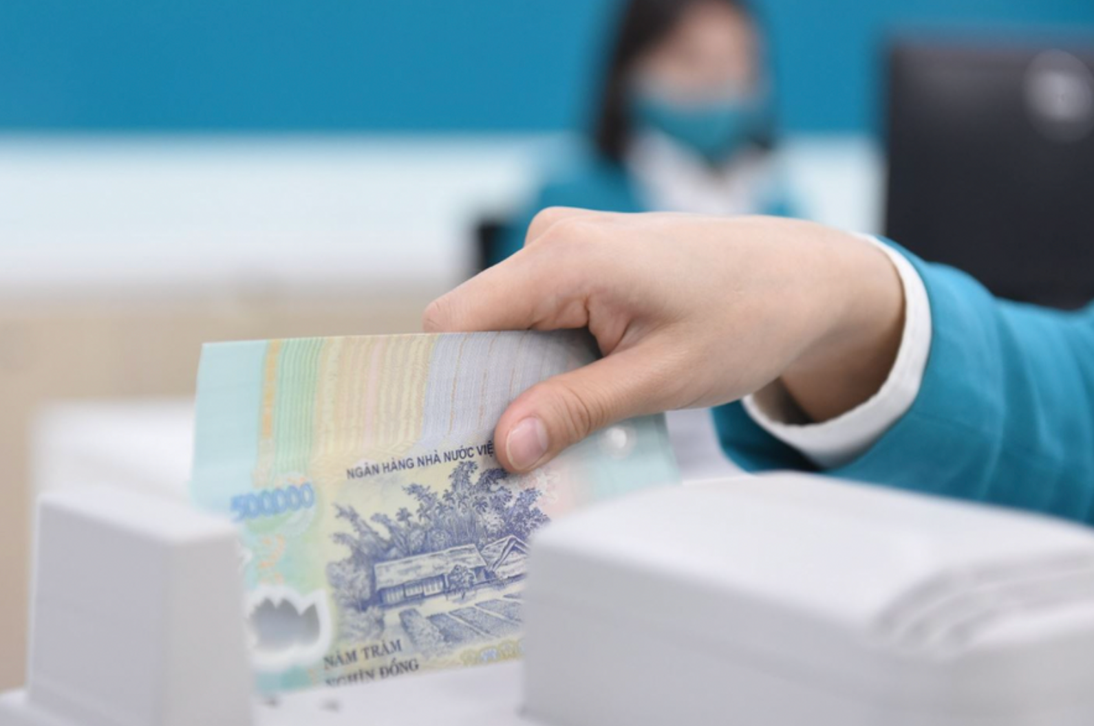 Lãi suất hạ nhiệt, thị trường chứng khoán “đón sóng”? Lãi suất hạ nhiệt, thị trường chứng khoán “đón sóng”?