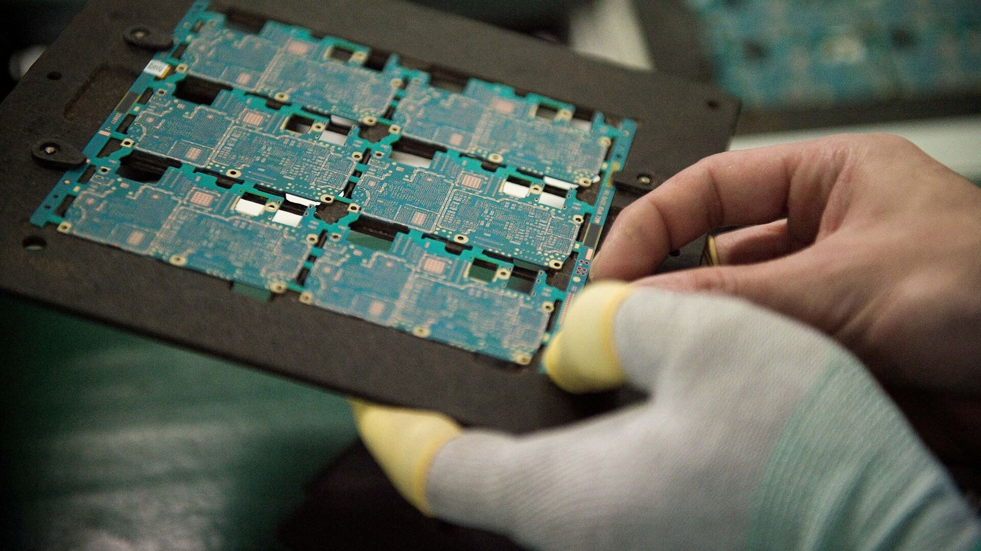 Chiến lược chip "hai mũi nhọn" của Trung Quốc