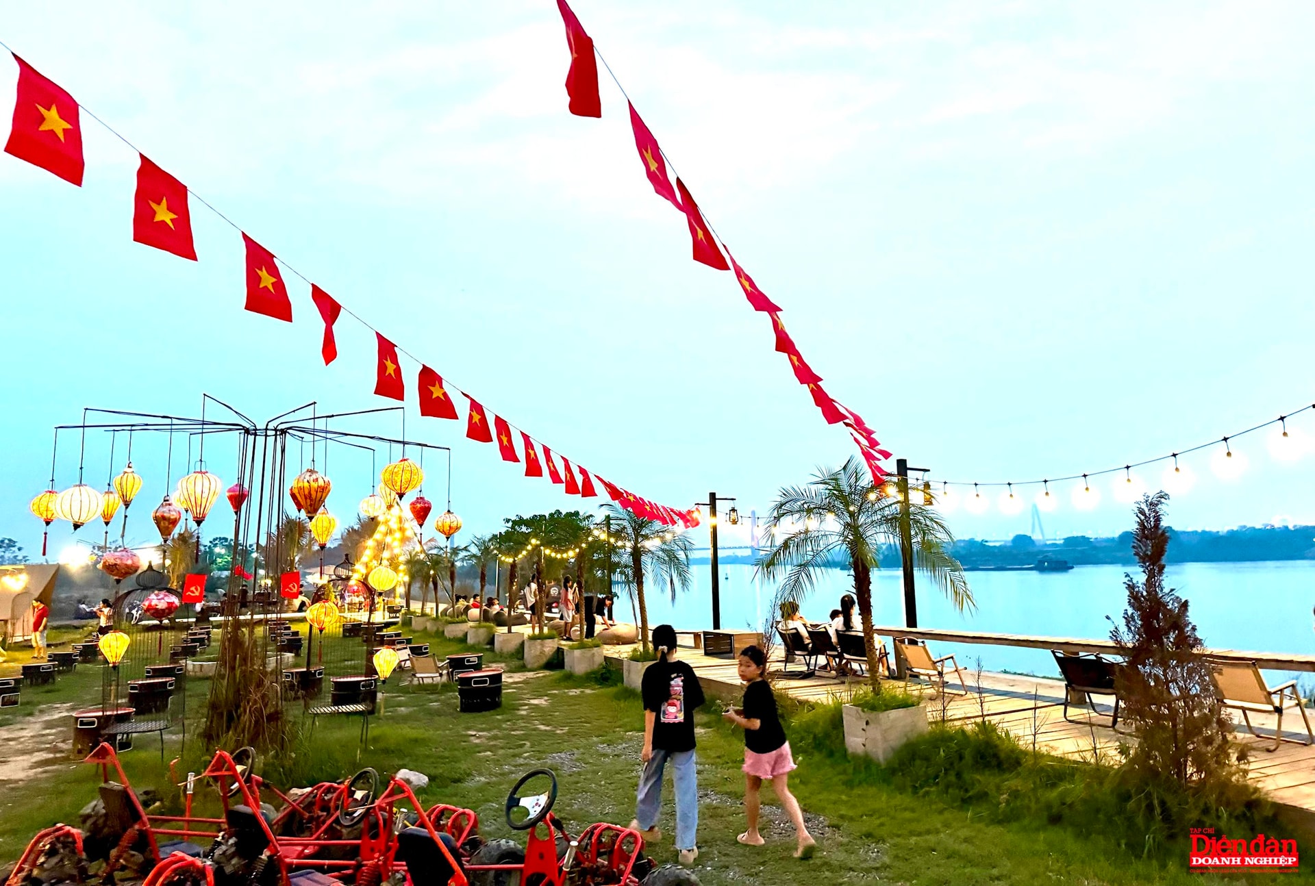 Hà Nội xem xét cho xây dựng công trình tạm trên đất bãi bồi ven sông Hà Nội xem xét cho xây dựng công trình tạm trên đất bãi bồi ven sông