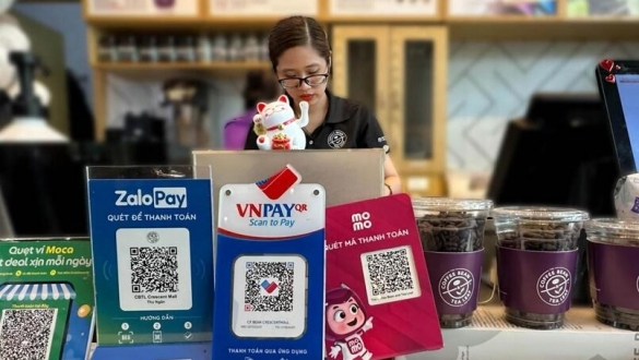 Thanh toán số bùng nổ, giao dịch tiền mặt giảm sâu