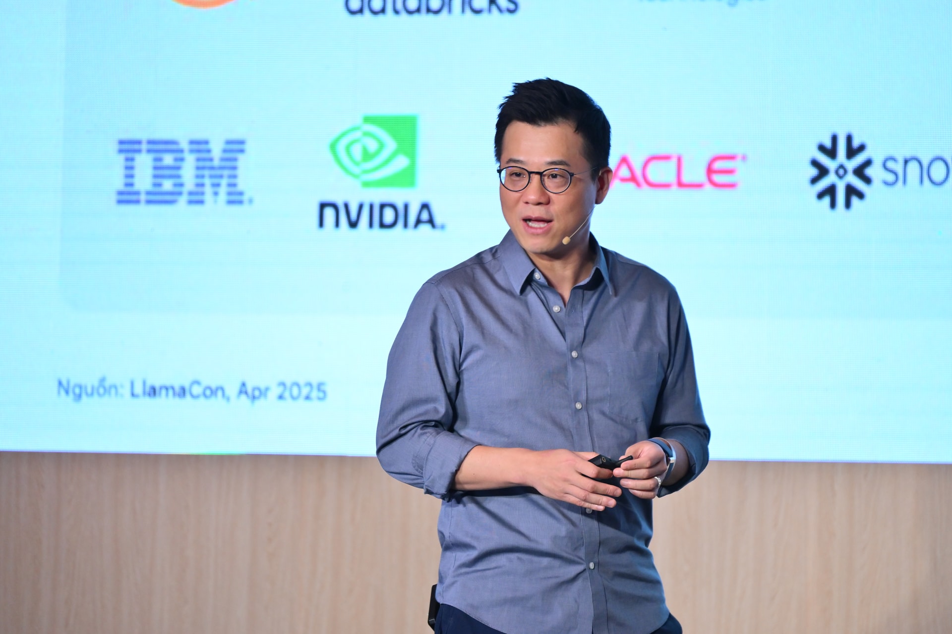 Thúc đẩy tăng trưởng và đổi mới kinh doanh bằng AI