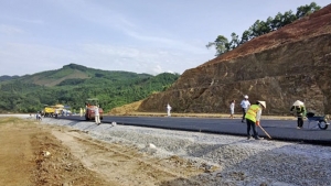 Nhiều nhà thầu xây dựng ở thế bị động, phải chịu rủi ro trượt giá