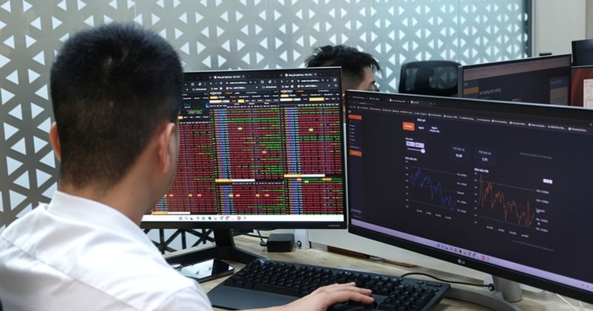 Rủi ro thuế quan trở lại, chọn nhóm cổ phiếu vượt nhiễu động ra sao?