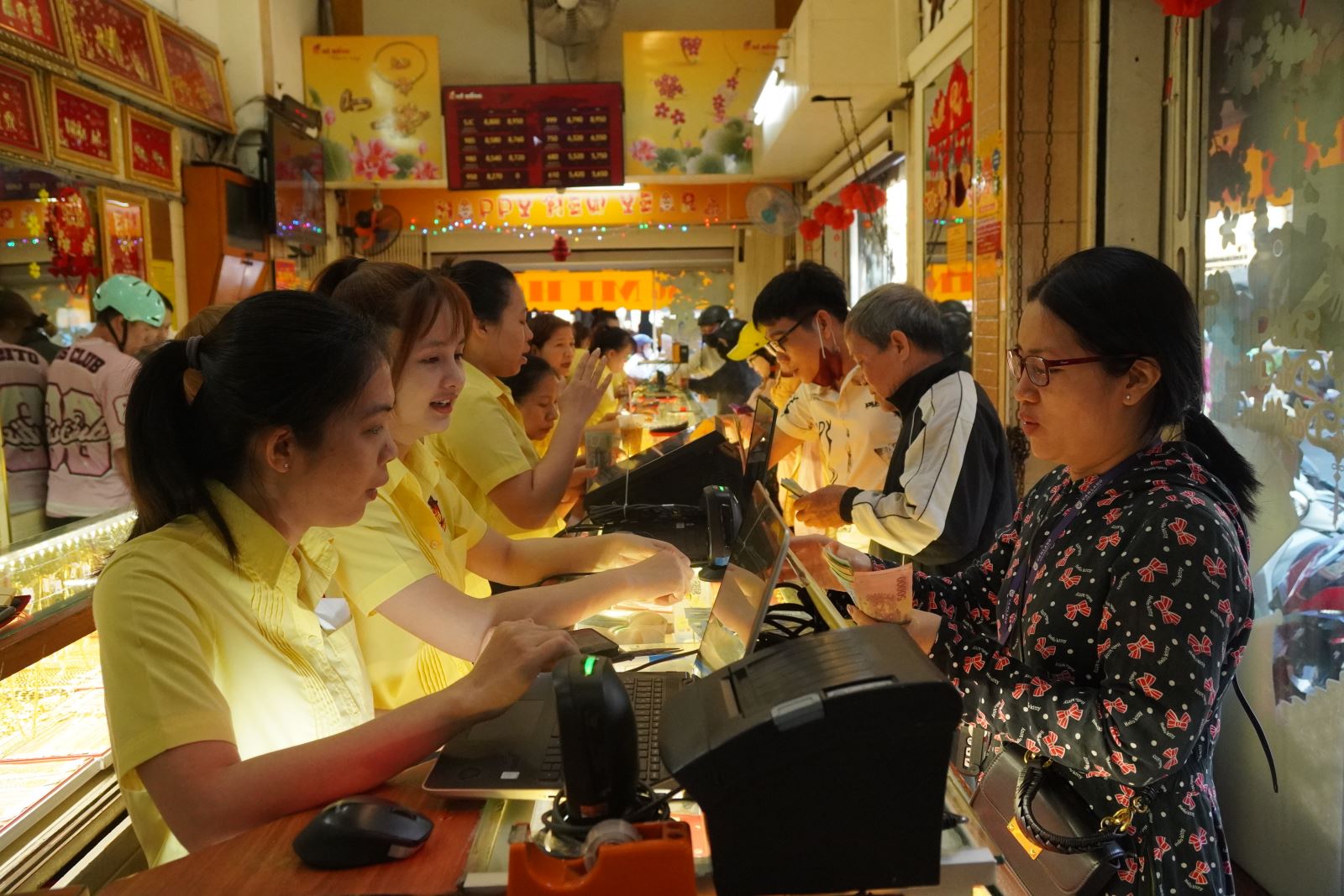 Vàng đang biến thành "canh bạc cảm xúc"