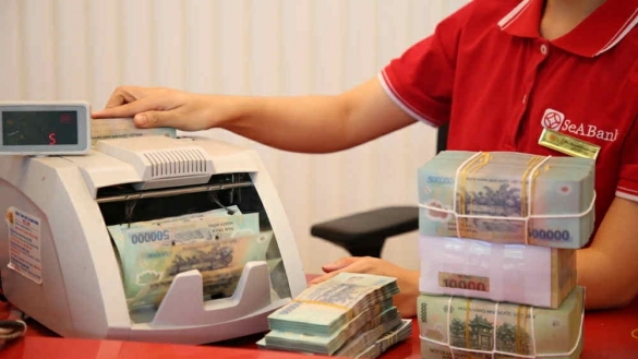 Ngân hàng giảm lãi suất, tăng tín dụng cho doanh nghiệp tư nhân