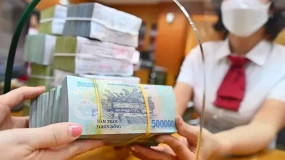 Dự báo lợi nhuận ngân hàng tăng 13,8% năm 2025, NIM thu hẹp, nợ xấu tăng