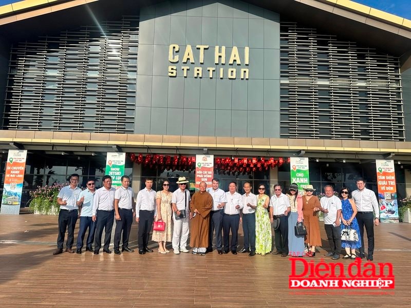 Cát Bà “tăng tốc trên đường đua” đón khách