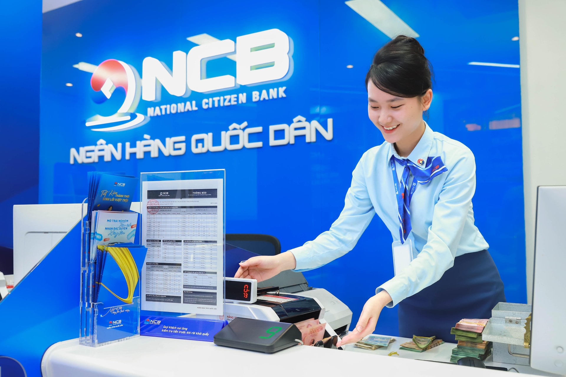 Sắc đỏ chiếm ưu thế, cổ phiếu ngân hàng nào vẫn duy trì sắc xanh?