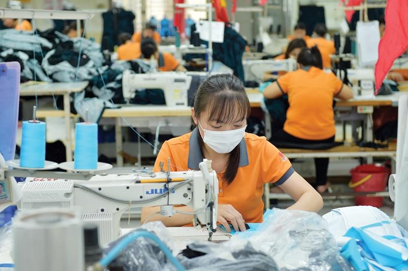 Tài khóa lành mạnh, nâng dự báo tăng trưởng GDP năm 2026