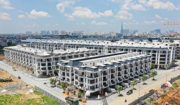 Nhà phố, biệt thự phía Nam lao dốc thanh khoản, giá vẫn tiếp tục leo thang