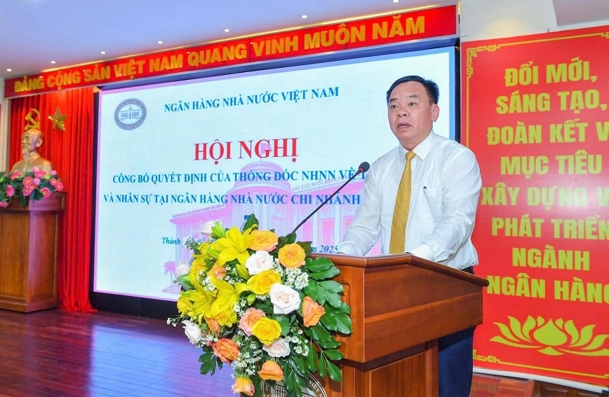 NHNN trao Quyết định về tổ chức, nhân sự tại NHNN chi nhánh Khu vực 2 NHNN trao Quyết định về tổ chức, nhân sự tại NHNN chi nhánh Khu vực 2