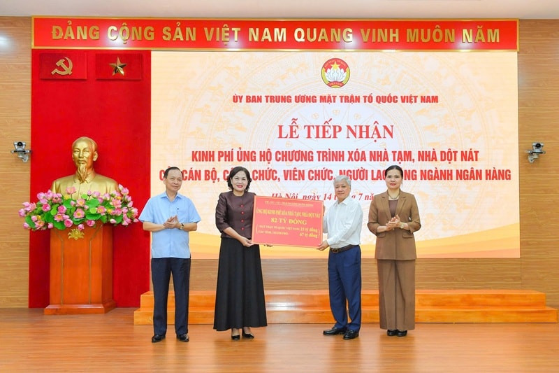 Ngành Ngân hàng chung tay xóa nhà tạm, nhà dột nát Ngành Ngân hàng chung tay xóa nhà tạm, nhà dột nát