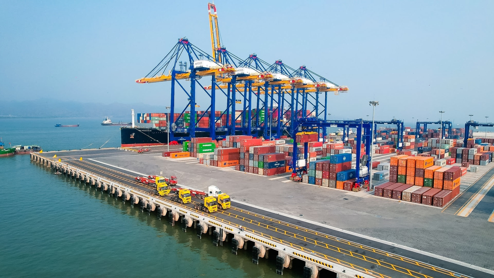 "Lá chắn" thương mại trước các chính sách thuế quan Mỹ "Lá chắn" thương mại trước các chính sách thuế quan Mỹ