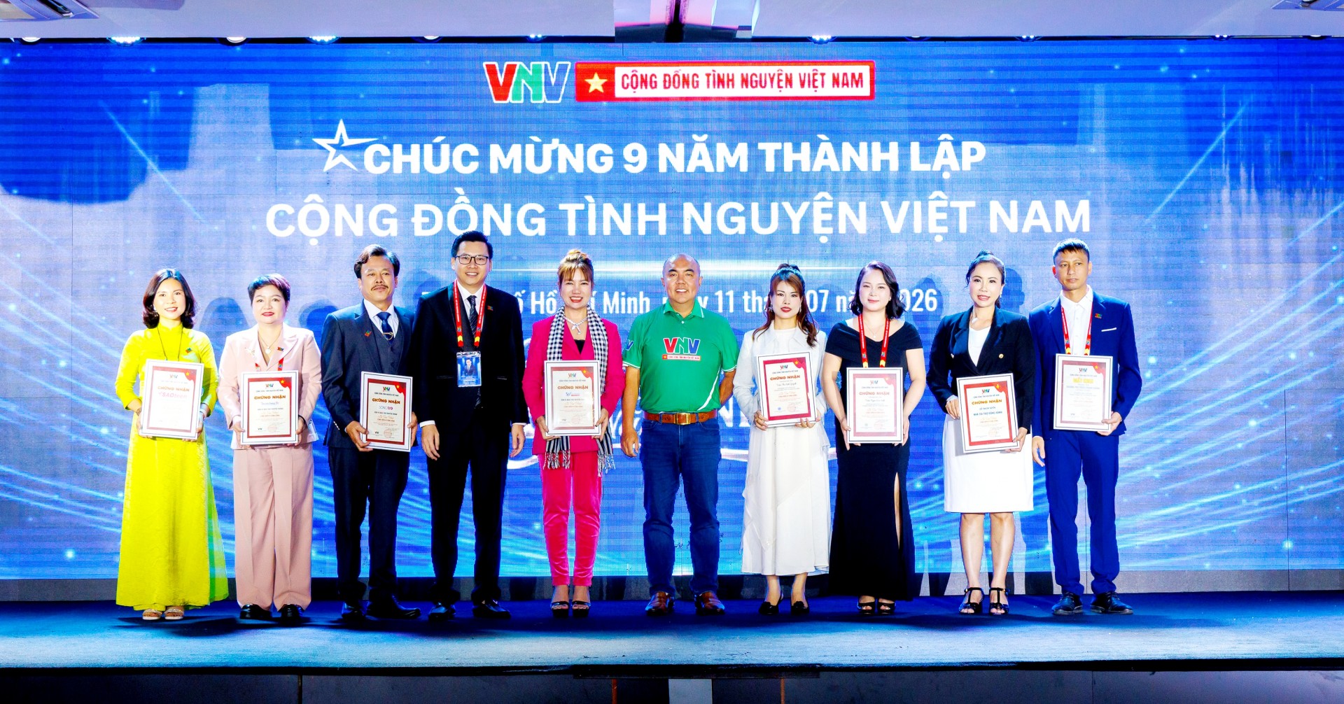 Hành trình 9 năm vì một Việt Nam nhân ái: Cộng đồng VNV sơ kết hoạt động và vinh danh các tấm gương thiện nguyện tiêu biểu toàn quốc Hành trình 9 năm vì một Việt Nam nhân ái: Cộng đồng VNV sơ kết hoạt động và vinh danh các tấm gương thiện nguyện tiêu biểu toàn quốc