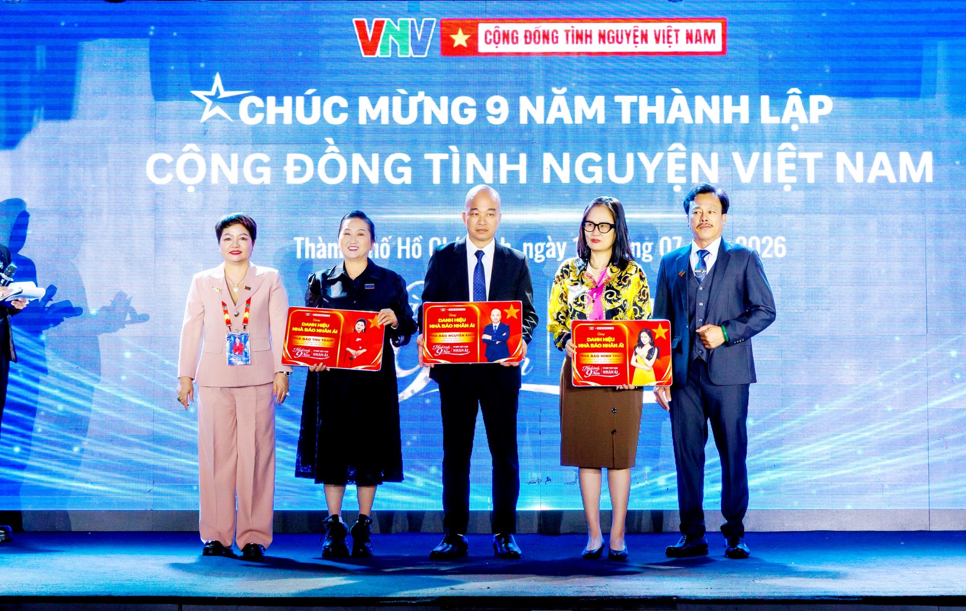 Hành trình 9 năm vì một Việt Nam nhân ái: Cộng đồng VNV sơ kết hoạt động và vinh danh các tấm gương thiện nguyện tiêu biểu toàn quốc Hành trình 9 năm vì một Việt Nam nhân ái: Cộng đồng VNV sơ kết hoạt động và vinh danh các tấm gương thiện nguyện tiêu biểu toàn quốc