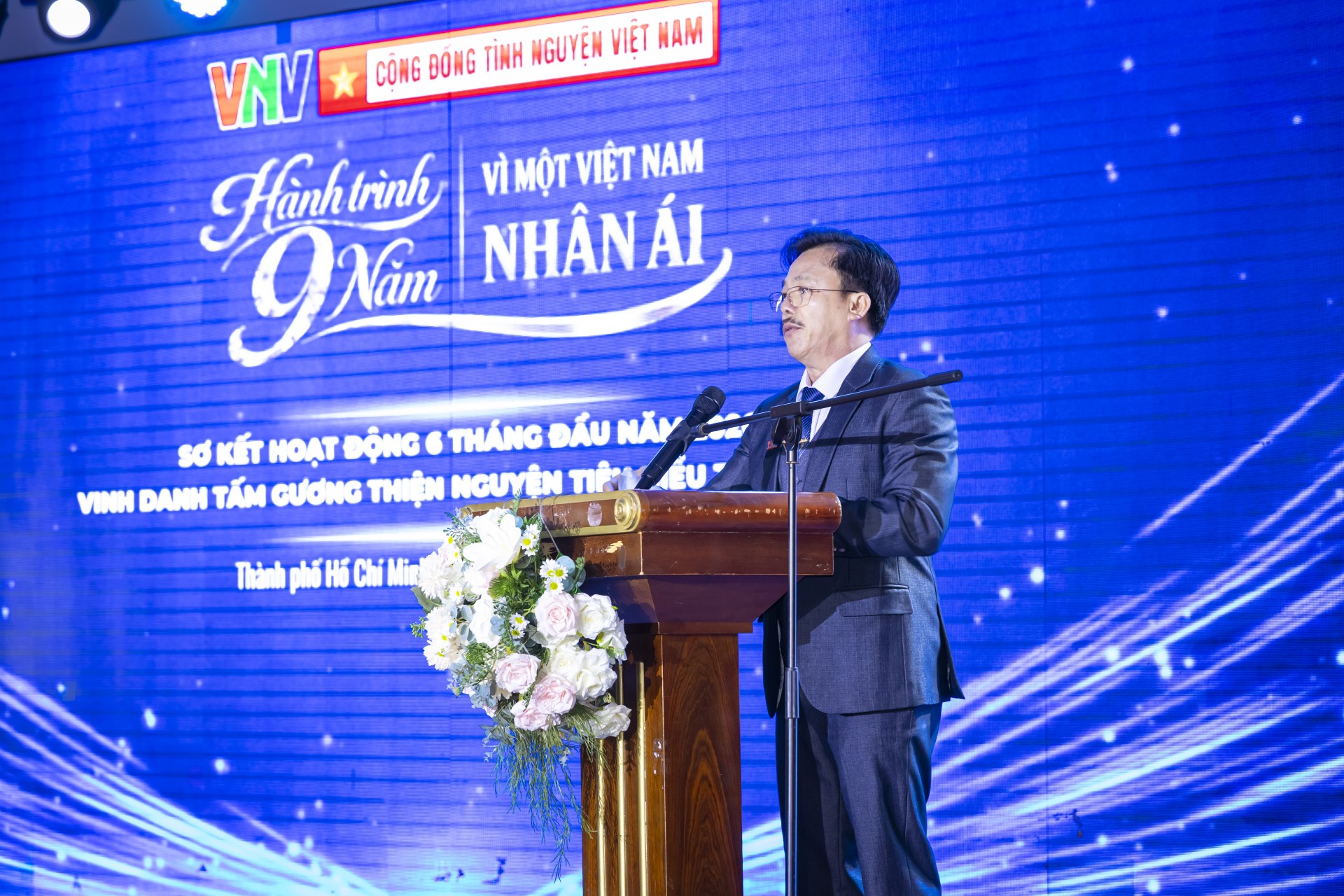 Hành trình 9 năm vì một Việt Nam nhân ái: Cộng đồng VNV sơ kết hoạt động và vinh danh các tấm gương thiện nguyện tiêu biểu toàn quốc Hành trình 9 năm vì một Việt Nam nhân ái: Cộng đồng VNV sơ kết hoạt động và vinh danh các tấm gương thiện nguyện tiêu biểu toàn quốc